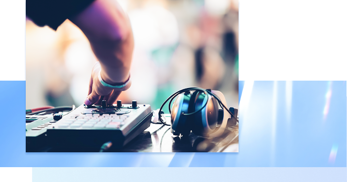 DJ・アーティストによる特別なエンターテイメントステージ