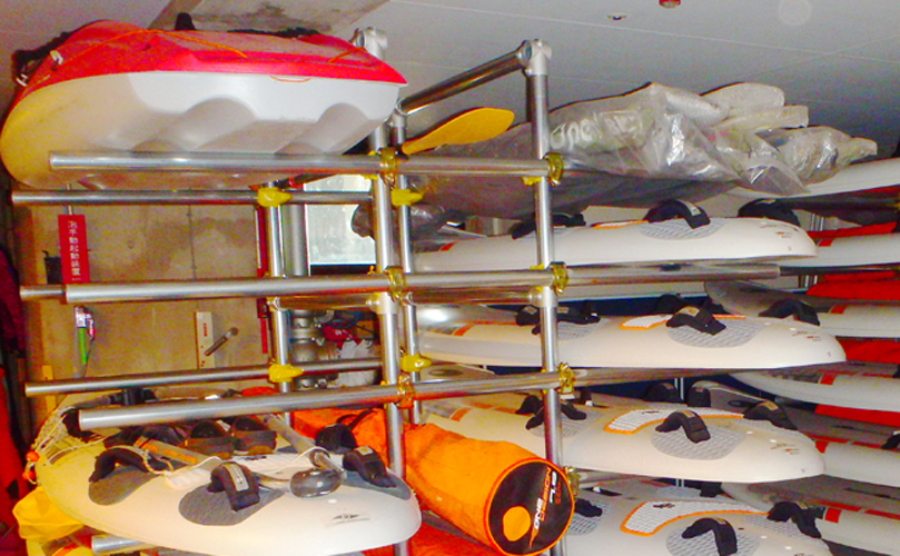 SUPボードやヨット、カヤック、ミニボートなどが置けるマリーナの地下艇庫