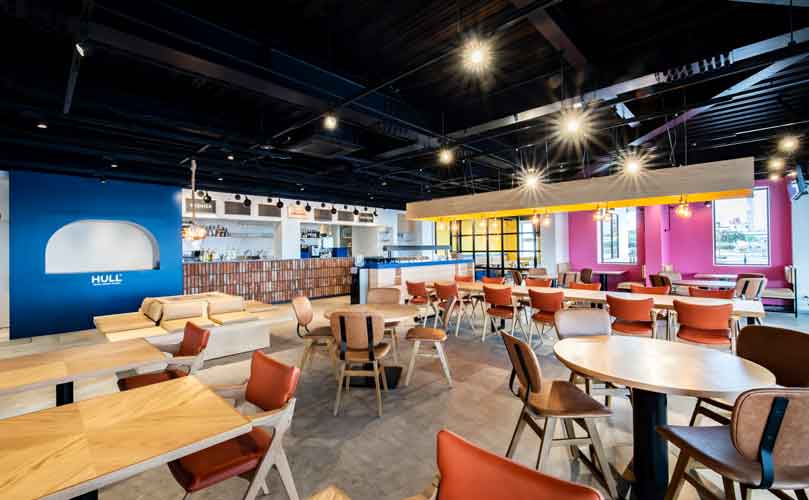 夕陽とスープカレーが自慢のカフェ・バー・レストラン「ヘミングウェイ大阪北港」