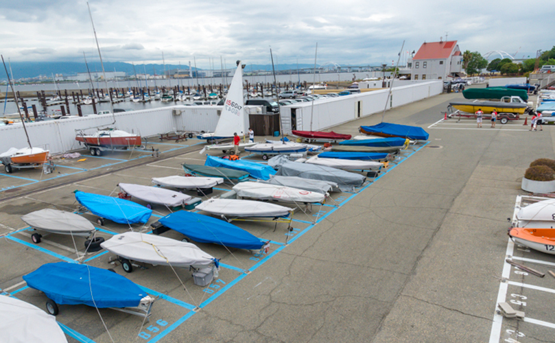 プレジャーボートやトレーラブルボート、ヨット、カヤック、ＳＵＰやサーフィンボードまで様々な船を置ける広大な艇庫。